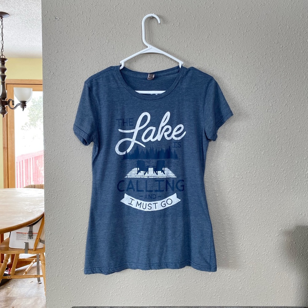 “The Lake is Calling and I must go” Tshirt